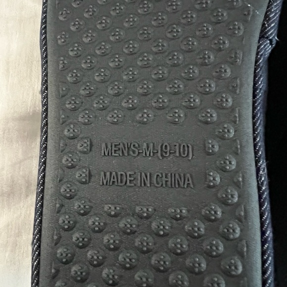 True Religion Size Medium Slippers - Picture 8 of 8